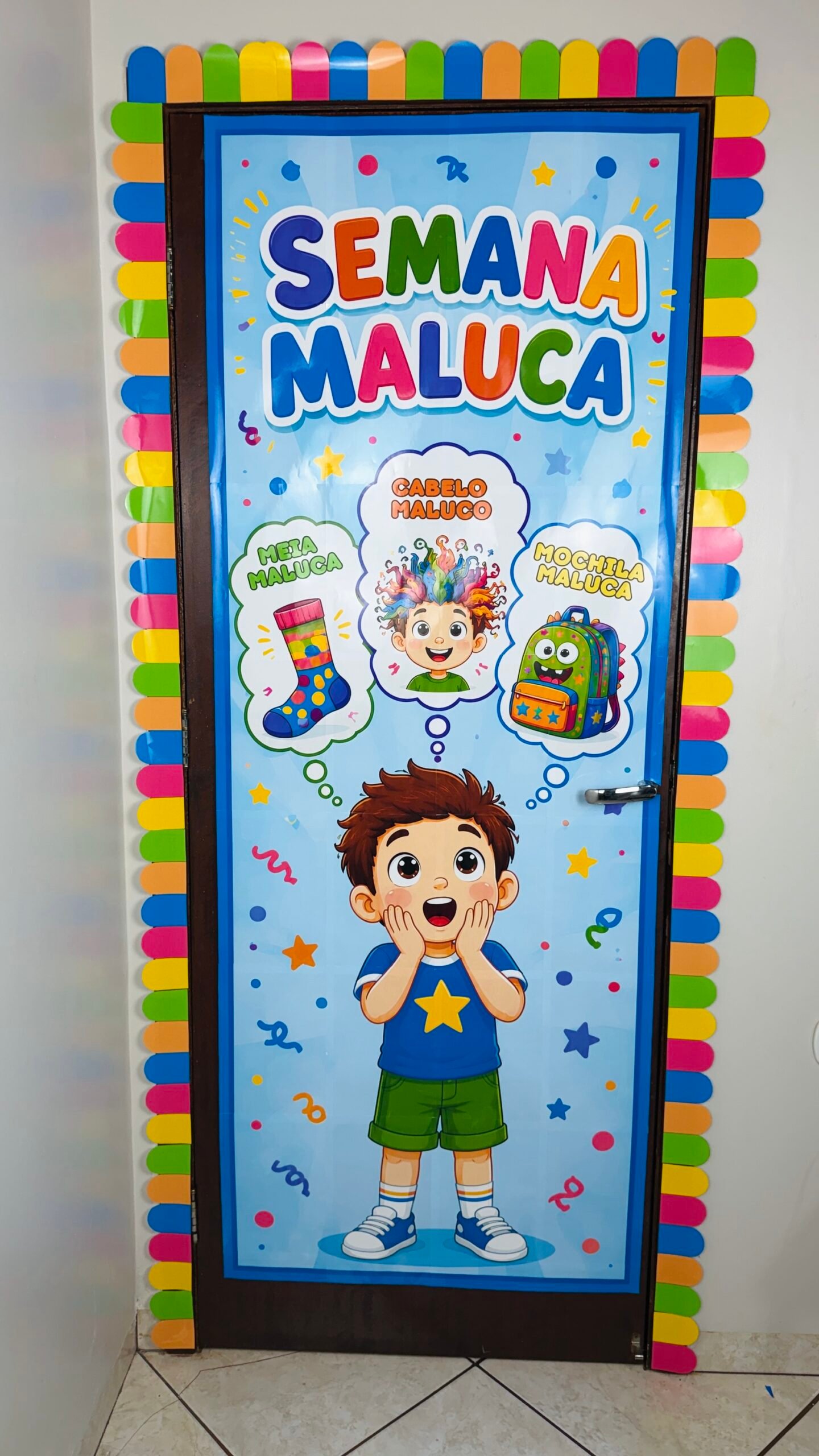 4200b21f-f107-44e6-b184-063d9b839235 Painel de Porta Semana Maluca - Imagem 2